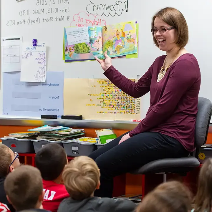 Woman teaching primary-aged children